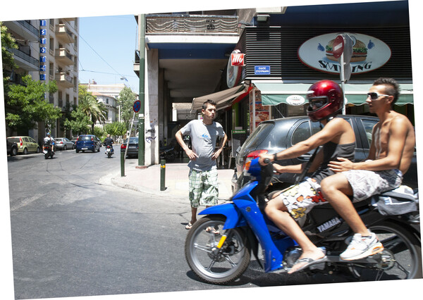 Αθήνα στεφανωμένη με βιολέτες