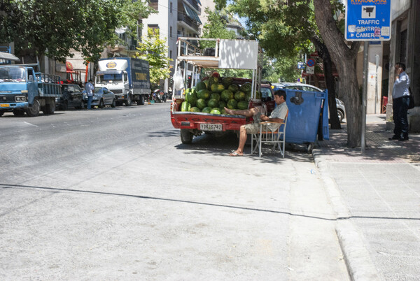 Αθήνα στεφανωμένη με βιολέτες