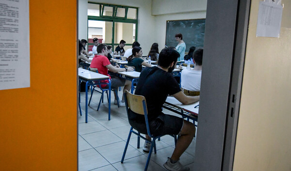 Από αύριο ξεκινούν οι ηλεκτρονικές αιτήσεις για εγγραφές και μετεγγραφές στα λύκεια