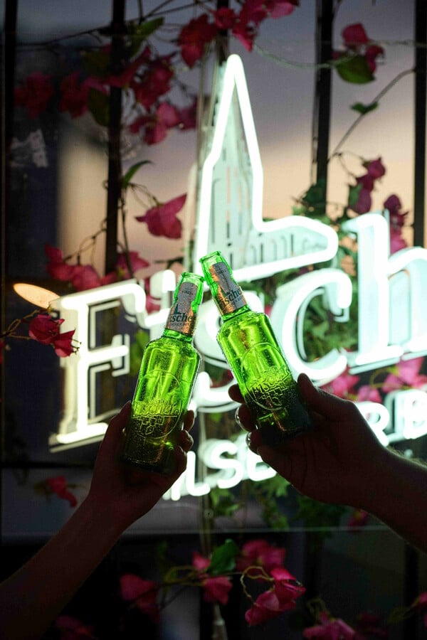 Κάνε αξέχαστη την εμπειρία του θερινού σινεμά παρέα με τη Fischer