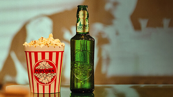 Κάνε αξέχαστη την εμπειρία του θερινού σινεμά παρέα με τη Fischer