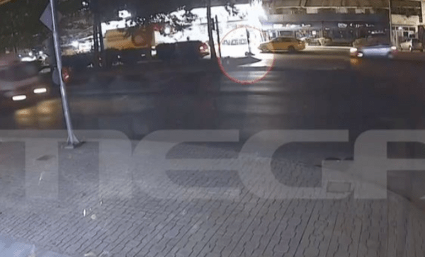 Λεωφόρος Αθηνών: Για 10 ολόκληρα λεπτά η 17χρονη ήταν αβοήθητη στην άσφαλτο