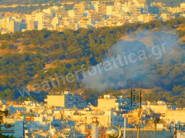 Φωτιά τώρα στου Φιλοπάππου: Δύο εστίες σε χαμηλή βλάστηση