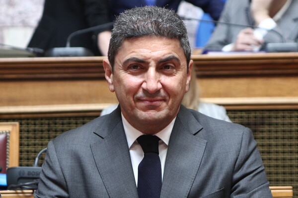 Παραίτηση Αυγενάκη ζητούν πολιτικοί για τη χειροδικία σε υπάλληλο του Ελ. Βενιζέλος