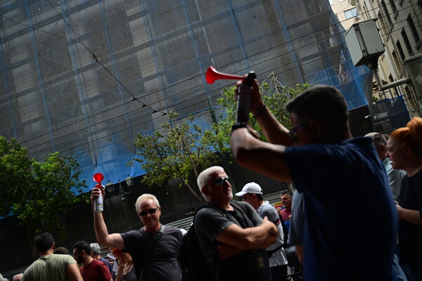 CNBC για 6ήμερη εργασία: Οι Έλληνες δουλεύουν περισσότερο από εργαζόμενους σε ΗΠΑ, Ιαπωνία και ΕΕ 
