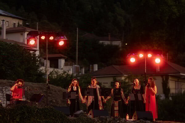 Γιατί 'ναι μαύρα τα βουνά - Κόνιτσα