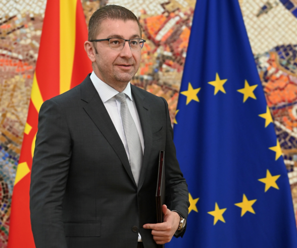 Μίτσκοσκι για ενδεχόμενη συνάντηση με Μητσοτάκη: «Ελπίζω ότι θα διατηρήσουμε την αξιοπρέπεια»