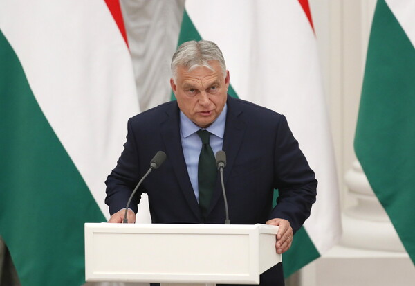 Το Vox εγκαταλείπει τη Μελόνι για τον Ορμπάν