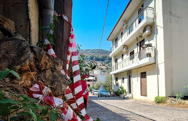 Γυναικοκτονία στην Αμφιλοχία: «Την απειλούσε, της είχε κόψει τα φρένα στο μηχανάκι» λέει φίλη της
