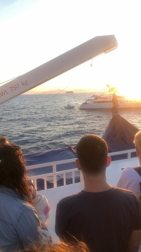 Ακυβέρνητο σκάφος ανοιχτά της Αίγινας - Εικόνες από το σημείο