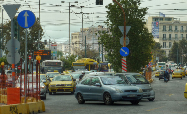 Κίνηση στους δρόμους: Καθυστερήσεις στον Κηφισό και το λιμάνι του Πειραιά