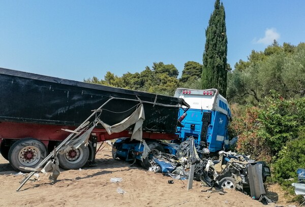Πολύνεκρο τροχαίο στη Μεσσηνία: Ο 19χρονος μεταφέρεται στο 401 - Υπεβλήθη σε εγχείρηση στο κεφάλι