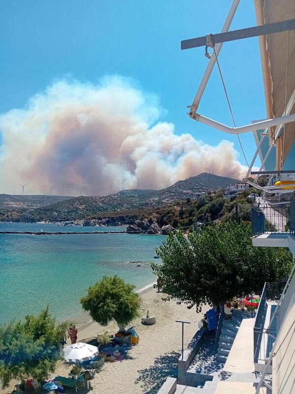 Ανεξέλεγκτη η φωτιά στην Εύβοια: