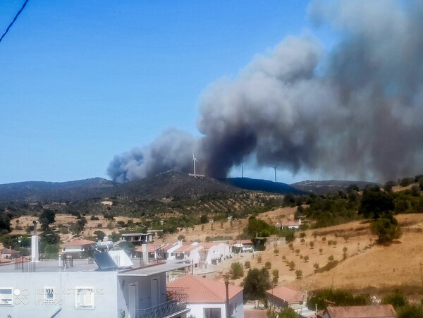 Ανεξέλεγκτη η φωτιά στην Εύβοια: