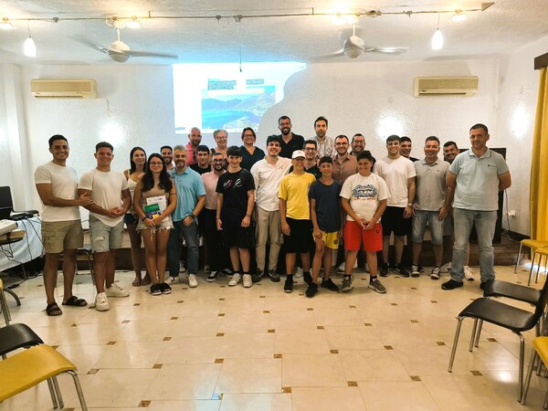 «Aν είσαι νέος, στην Τήλο ζεις ξεχασμένος στην άκρη του Αιγαίου»