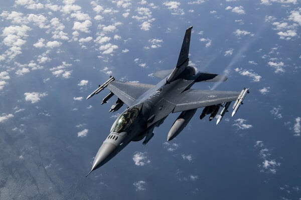 WSJ: Συντριβή ουκρανικού F-16 - «Πιθανώς από λάθος του πιλότου» λέει Αμερικανός αξιωματούχος