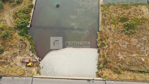 Βόλος: Εκατοντάδες νεκρά ψάρια κάλυψαν τον Ξηριά - Drone κατέγραψε εικόνες αποκάλυψης