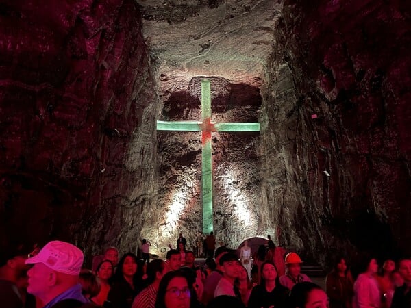 Στην Μπογκοτά με τον χρυσό των Μουίσκας, μια αλλόκοτη εκκλησία βγαλμένη απ' το Dune και τηγανητά μυρμήγκια