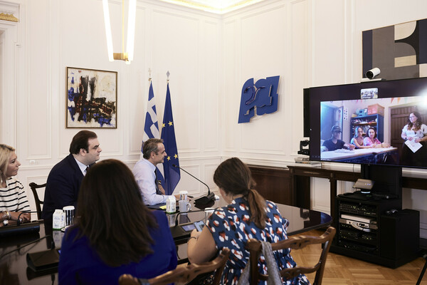 Μητσοτάκης σε μαθητές στη Γαύδο: Χαιρόμαστε πολύ που έχουμε κανονικό σχολείο με φυσική παρουσία μαθητών