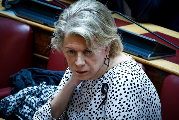 Έλενα Ακρίτα: «Ή με τον ΣΥΡΙΖΑ ή σπίτι μου, αποστάτρια δεν γίνομαι»