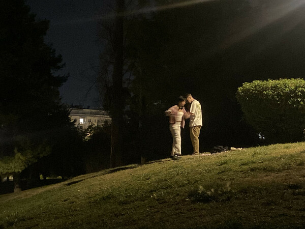 Δύο παιδιά, πάρκο Ελευθερίας, πριν λίγο.