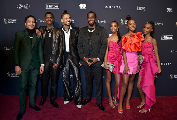 Diddy: Τα παιδιά του μιλούν για τις «φρικτές θεωρίες συνωμοσίας» σχετικά με τη μητέρα τους