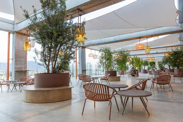 Urban Roof Garden: Στο ολοκαίνουργιο spot του The Mall Athens πίνεις καφέ και ροφήματα με θέα την Αθήνα