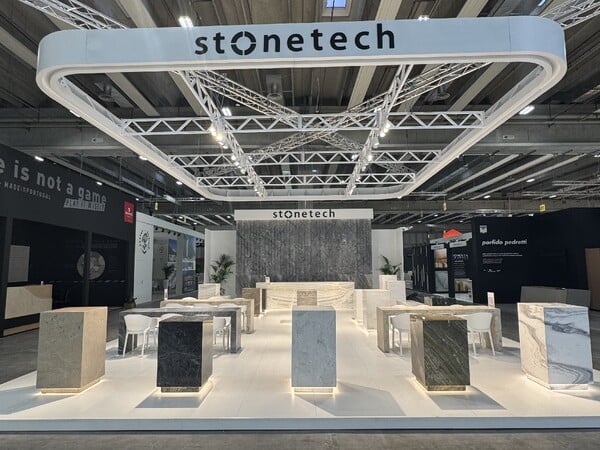 Η Stonetech συμμετείχε στη Διεθνή Έκθεση Marmomac της Ιταλίας και κέρδισε το βραβείο Best Communicator 