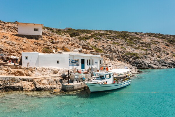 Με αποκλειστική χορηγία της Motor Oil και σε συνεργασία με την Ομάδα Αιγαίου η ολική ανακατασκευή του σπιτιού της κυρίας Ρηνιώς στην ακριτική Κίναρο