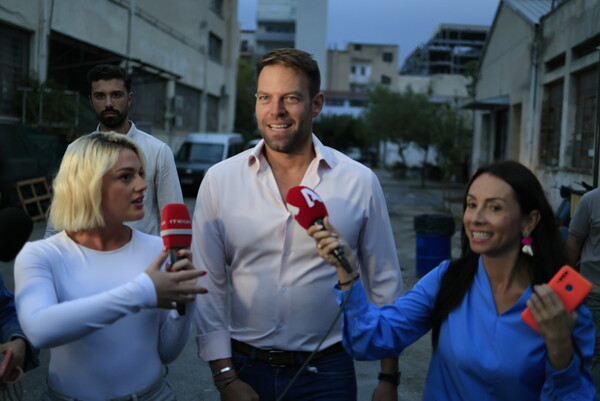 Κασσελάκης: Ό,τι και να μεθοδεύσουν εναντίον του, δεν σταματά, λένε πηγές από το περιβάλλον του
