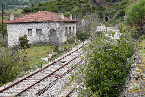 Το ξεχασμένο ναζιστικό στρατόπεδο συγκέντρωσης στην Καρυά Φθιώτιδας