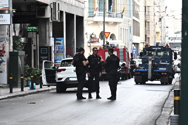 Συναγερμός στην ΕΛΑΣ: Εντοπίστηκε αυτοκίνητο με εκρηκτικά στην Ομόνοια
