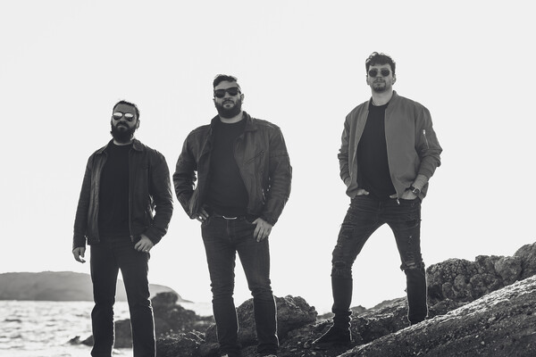 Οι Khirki παντρεύουν το metal με τα ποραδοσιακά, σείοντας τις Συμπληγάδες