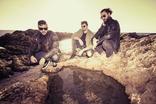 Οι Khirki παντρεύουν το metal με τα ποραδοσιακά, σείοντας τις Συμπληγάδες