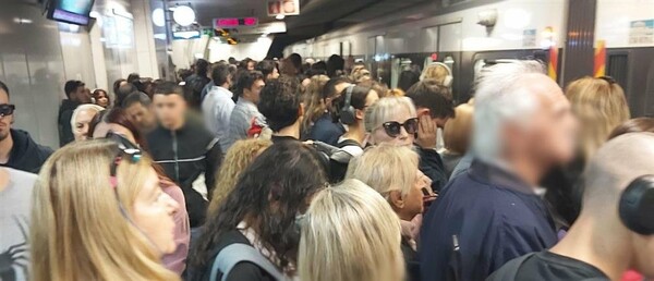 Μετρό «Σύνταγμα»: Ο συνωστισμός οφείλεται σε βλάβες σε δύο συρμούς, λέει η ΣΤΑΣΥ