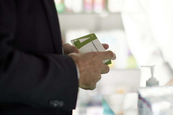 Ο Κυριάκος Μητσοτάκης προμηθεύτηκε το self test για το καρκίνο του παχέος εντέρου