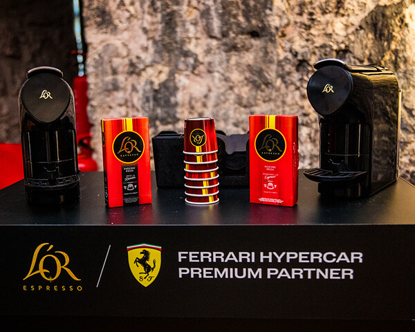 O L'OR Espresso λανσάρει τη συλλογή Passione Rossa: Εμπνευσμένη από τη συνεργασία με τη Ferrari Hypercar