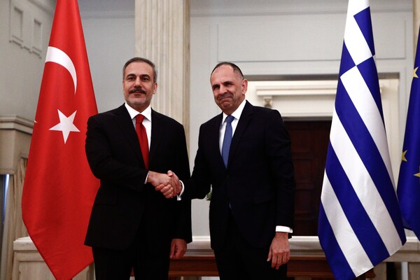 Άμεση ανάλυση: Τι σημαίνει η δημόσια διαφωνία Γεραπετρίτη - Φιντάν για την υφαλοκρηπίδα
