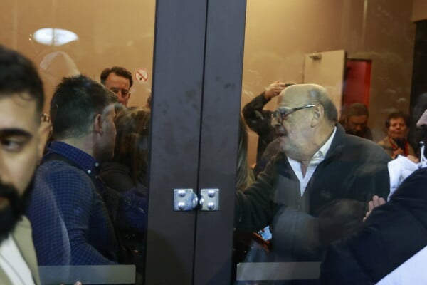 Με ύβρεις και επεισόδια διεξάγεται το Συνέδριο ΣΥΡΙΖΑ - Ανεξαρτητοποιούνται Αυλωνίτης και Παππάς