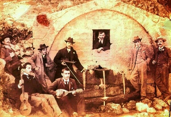 Το ρεμπέτικο, ο αμανές, η χούντα και το τραπ