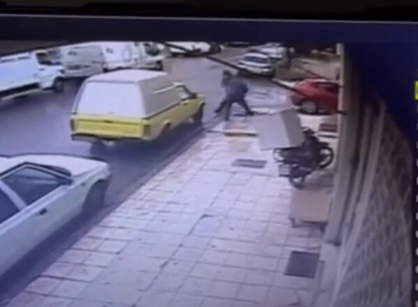Τρίκαλα: Η αιματηρή ληστεία στη χρηματαποστολή on camera