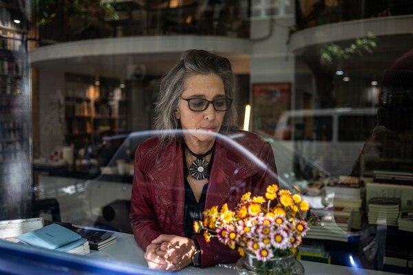 Leslie Absher: «Κόρη κατασκόπου, queer κορίτσι»