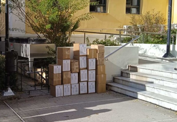 Μήνυση Λινού σε Πολάκη για συκοφαντική δυσφήμιση - Προσκόμισε 20 χαρτοκιβώτια με 50.000 έγγραφα