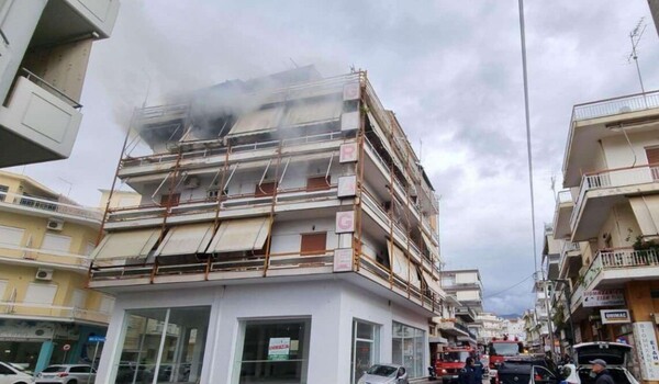 Καλαμάτα: Φωτιά σε διαμέρισμα - Στο νοσοκομείο 4 άτομα με αναπνευστικά προβλήματα