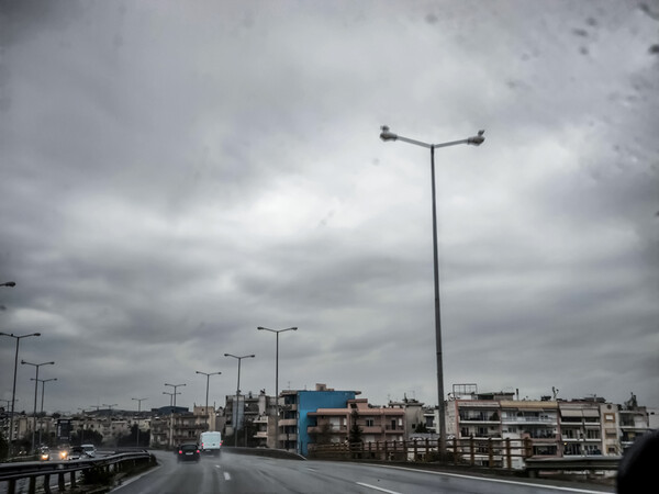 Κακοκαιρία Bora: Ξεκίνησαν οι καταιγίδες στην Αττική