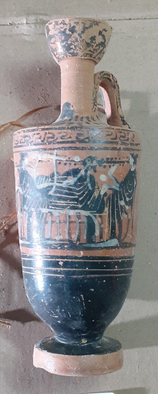 Πάνω από 100 αρχαιότητες αποκαλύφθηκαν σε υπόγειο καταστήματος της Εθνικής Πινακοθήκης