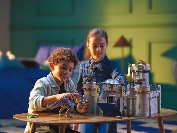 Τα παιχνίδια της Playmobil είναι εδώ και 50 χρόνια το δώρο που θέλει κάθε παιδί 