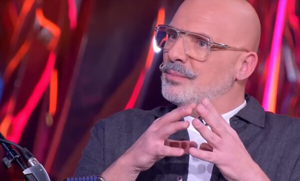 Νίκος Μουτσινάς: «Η πρώτη μου φορά δεν ευδοκίμησε, ήταν με κοπέλα»