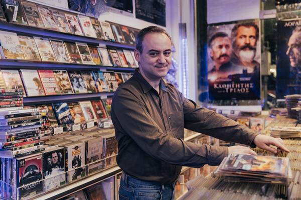 Movie Galaxy: Το βιντεοκλάμπ που κρατάνε ανοιχτό οι σινεφίλ Εξαρχιώτες