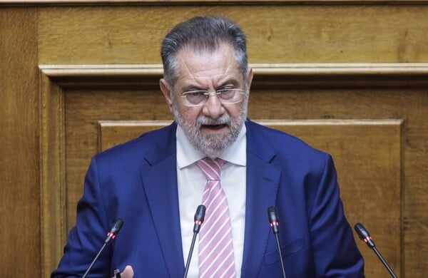 ΣΥΡΙΖΑ: Συγγνώμη από τον Ανδρέα Παναγιωτόπουλο που μιλούσε μέσω κινητού ενώ οδηγούσε